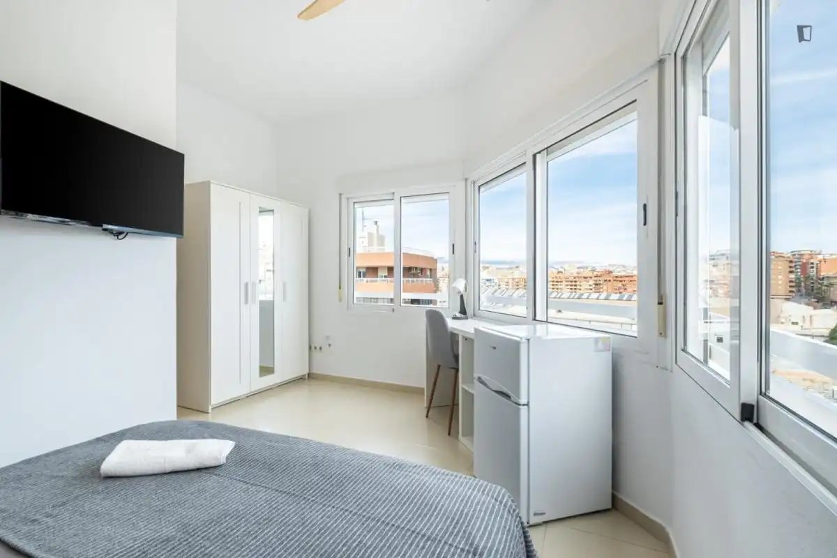 Dormitori de Apartament per a compartir en Benalúa - Babel