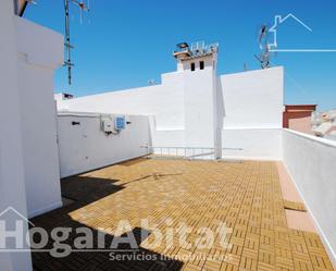 Vista exterior de Àtic en venda en Oliva amb Aire condicionat, Terrassa i Balcó