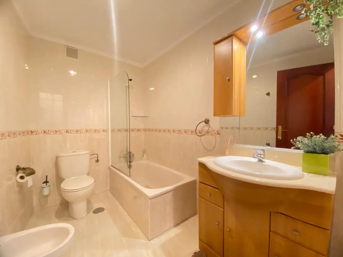 Badezimmer von Wohnung zur Miete in Siero mit Heizung und Privatgarten