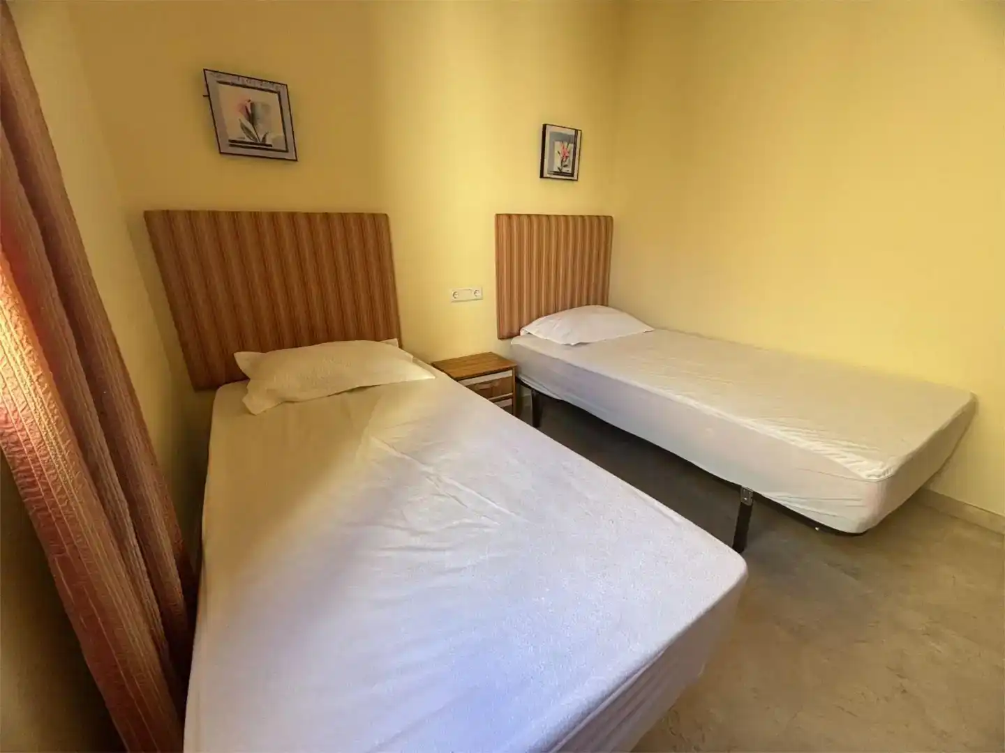 Schlafzimmer von Dachboden zur Miete in Estepona mit Klimaanlage und Balkon