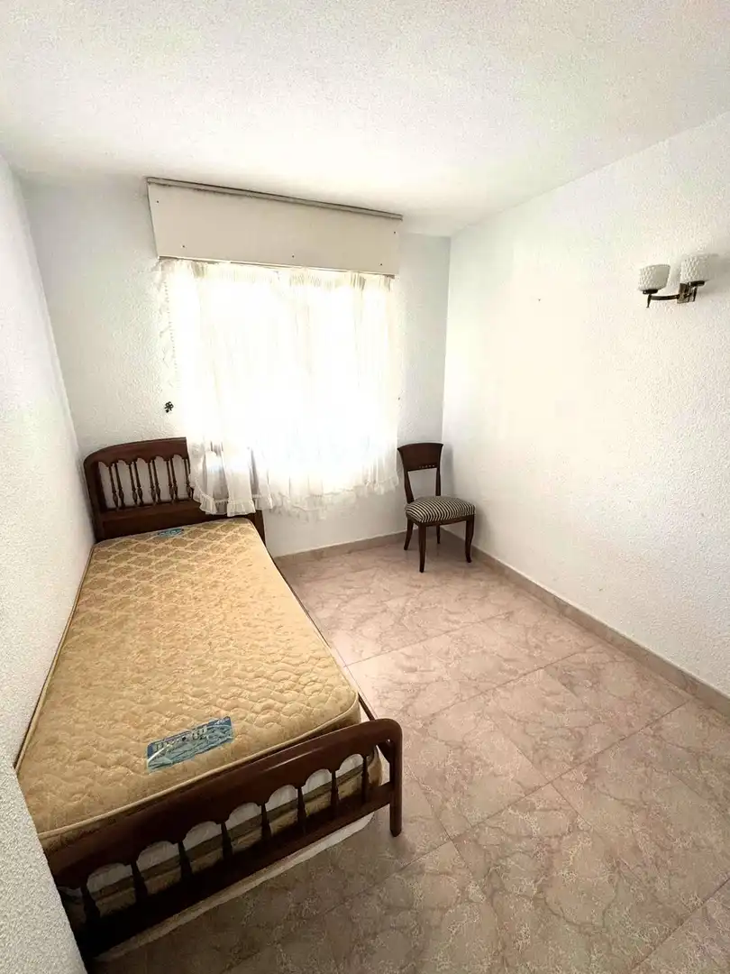 Dormitori de Apartament de lloguer en Alicante / Alacant amb Jardí privat, Terrassa i Moblat