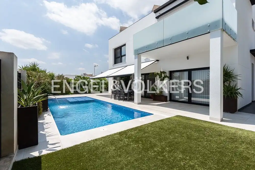 Piscina de Casa o chalet en venta en Zona Avenida Alta - Auditorio