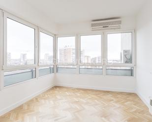 Dormitori de Apartament de lloguer en  Madrid Capital amb Aire condicionat, Calefacció i Parquet