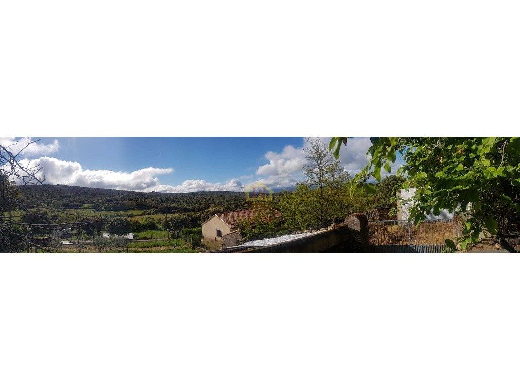 Vista exterior de Finca rústica en venda en Membribe de la Sierra amb Jardí privat i Terrassa