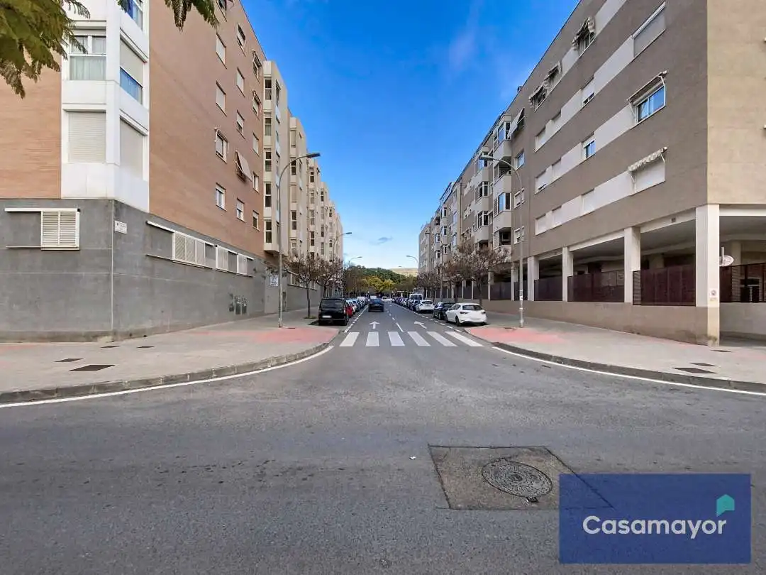 Vista exterior de Local de alquiler en Alicante / Alacant