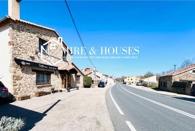 Casa-chalet en Venta en Calle Real en Collado Hermoso