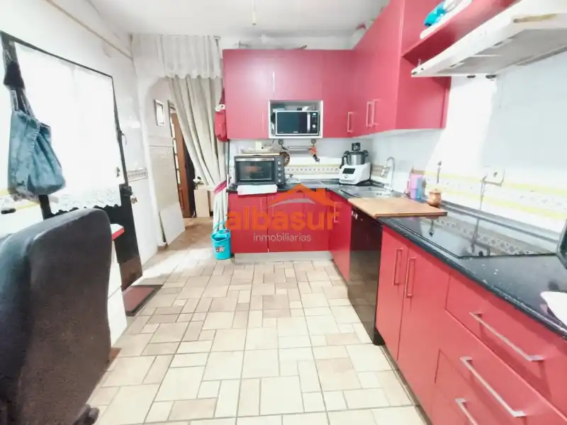 Cuina de Casa adosada en venda en Córdoba amb Aire condicionat, Terrassa i Traster