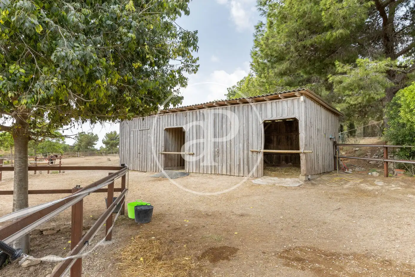 Vista exterior de Casa o xalet en venda en Montserrat amb Aire condicionat, Calefacció i Jardí privat