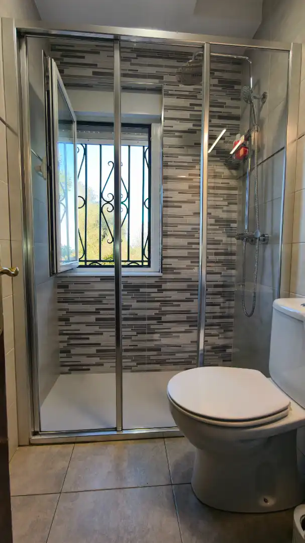 Baño de Finca rústica en venta en Avilés con Calefacción, Jardín privado y Amueblado