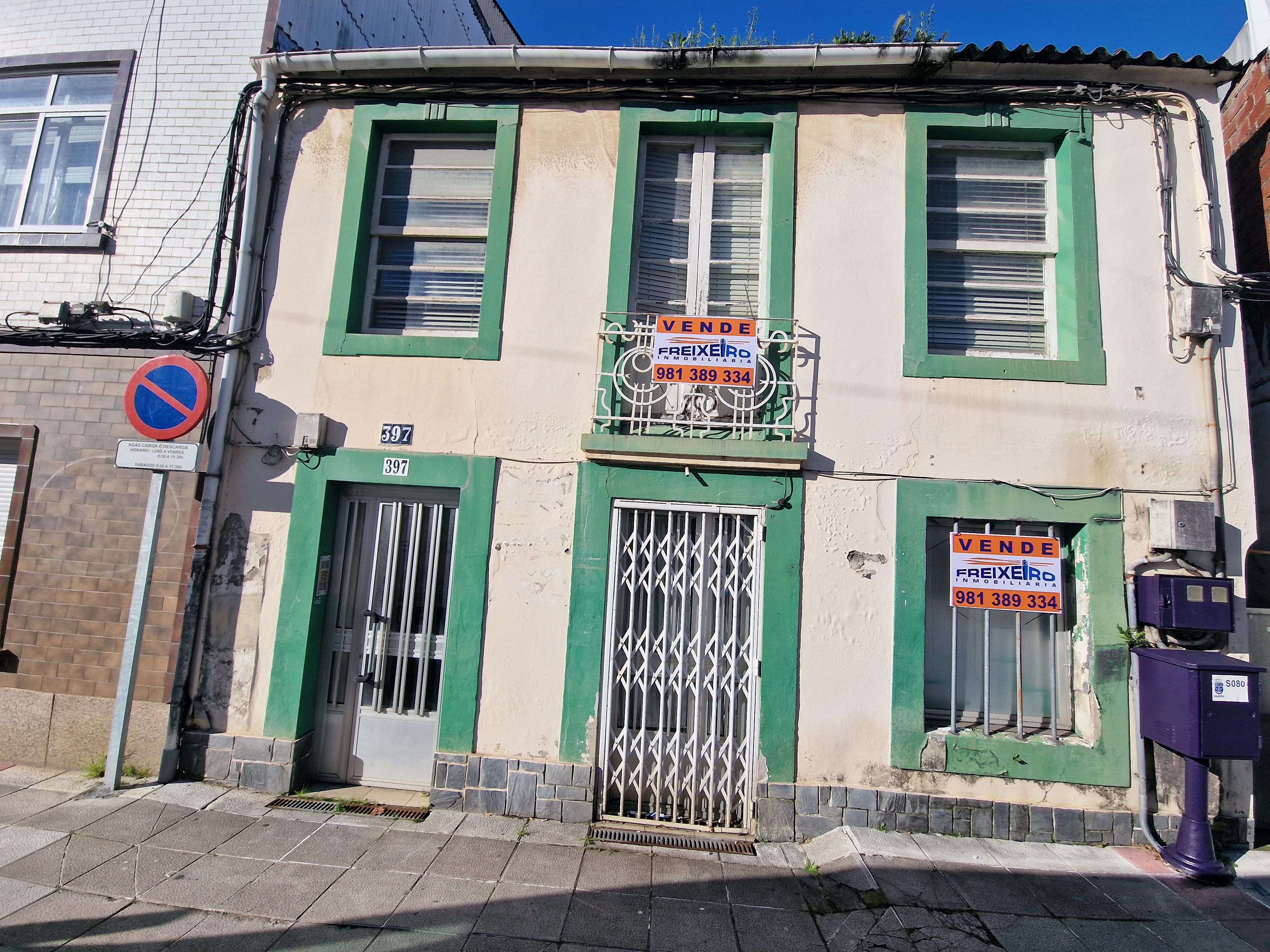 Vista exterior de Casa adosada en venda en Narón amb Jardí privat