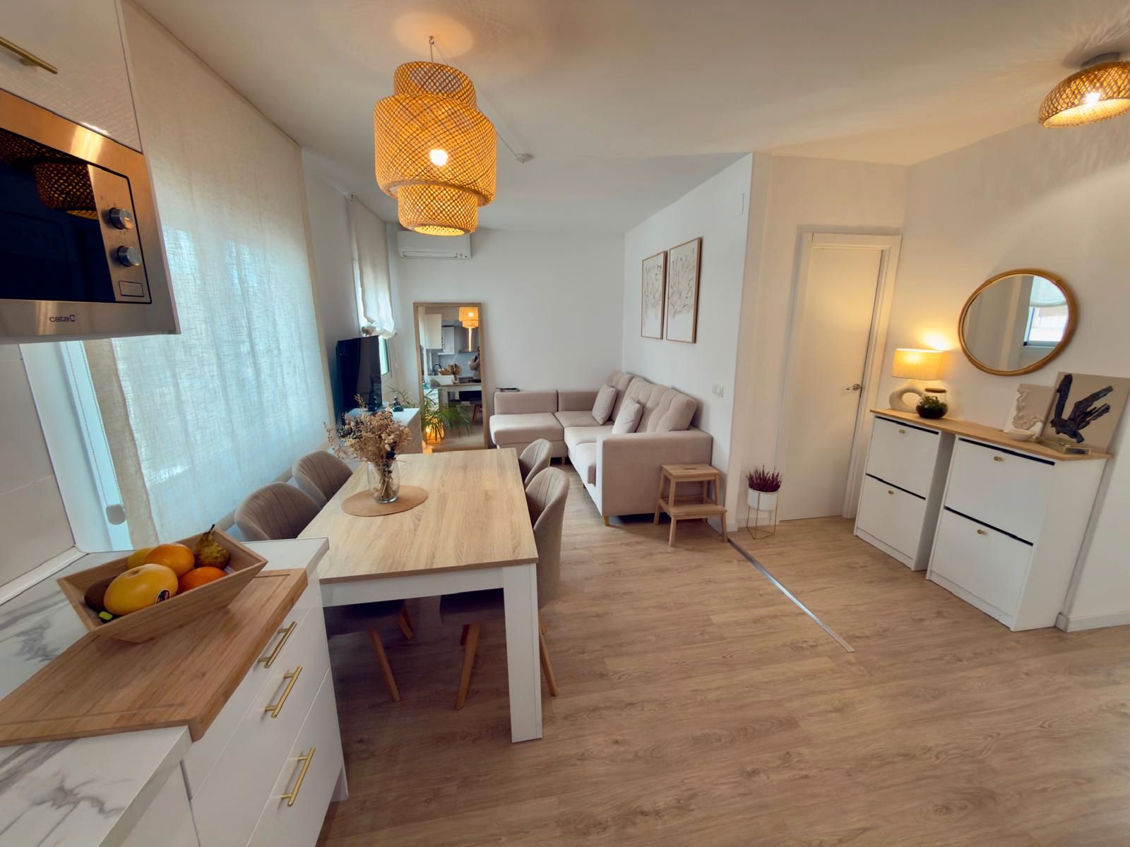 Sala de estar de Piso en venta en Cornellà de Llobregat con Aire acondicionado, Calefacción y Parquet