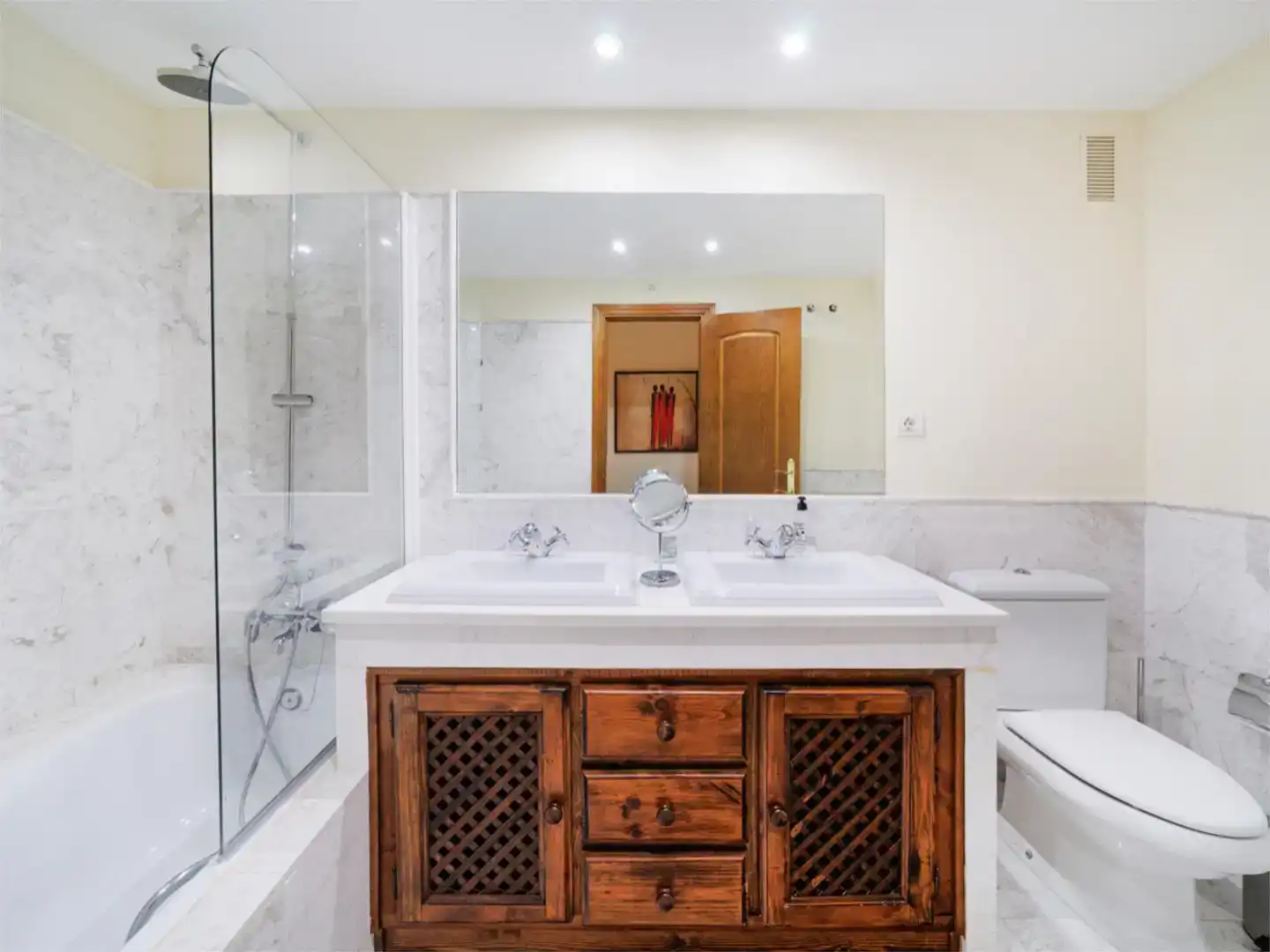 Badezimmer von Dachboden zum Verkauf in Estepona mit Klimaanlage