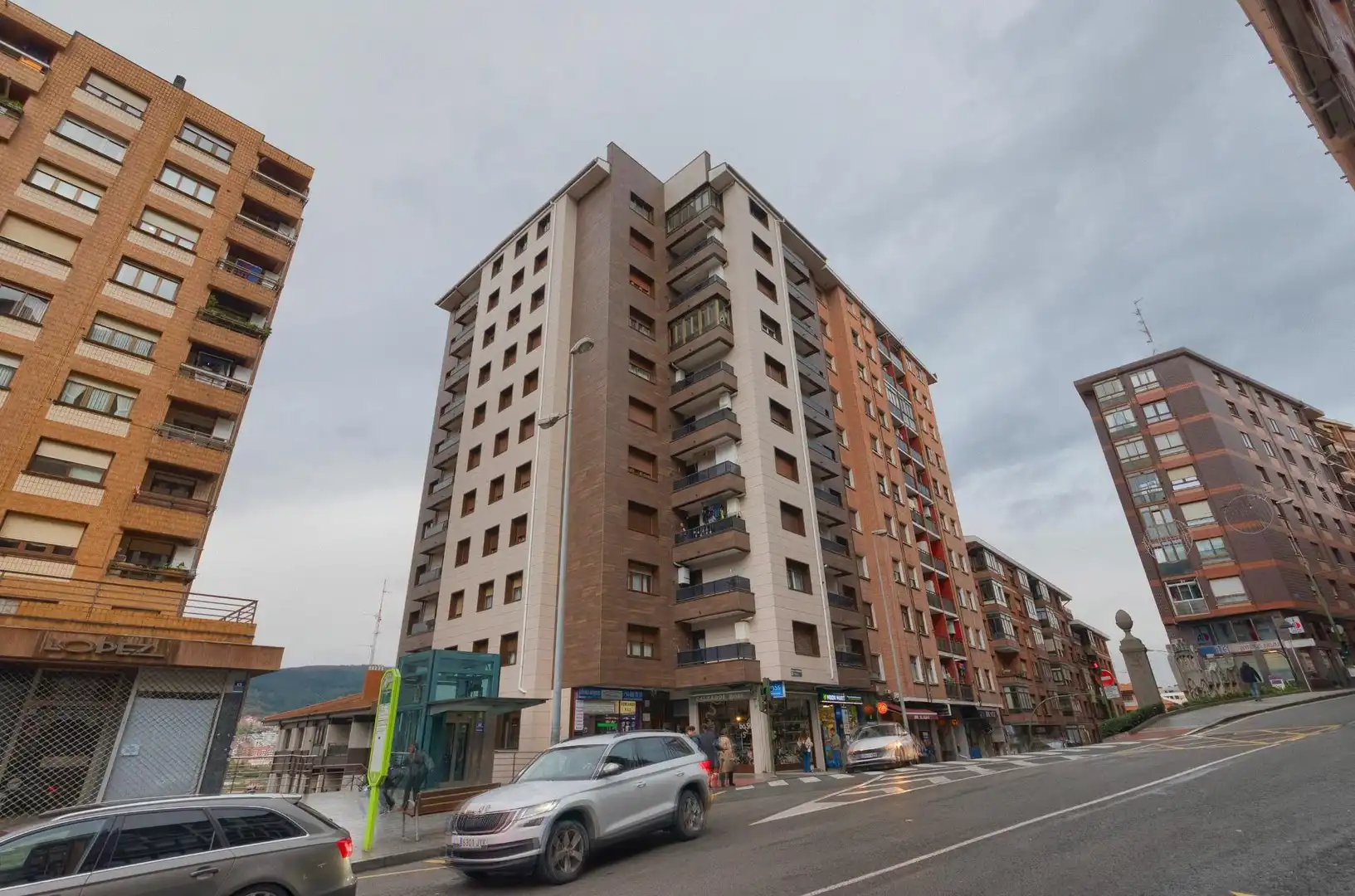 Vista exterior de Piso en venta en Basauri  con Calefacción y Balcón