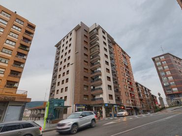 Flat with balcony for sale in Kalero - Basozelai