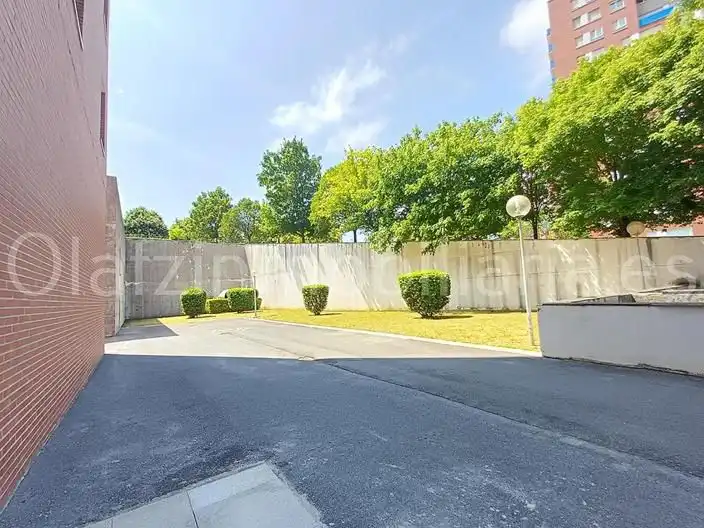 Vista exterior de Pis en venda en Barakaldo  amb Calefacció, Traster i Balcó