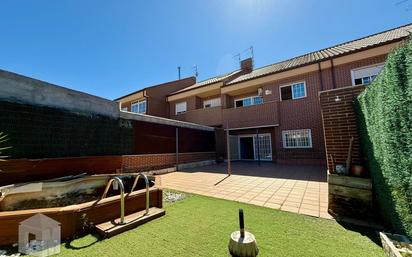 Exterior view of Single-family semi-detached for sale in Arroyomolinos (Madrid)  with Air Conditioner, Heating and Private garden