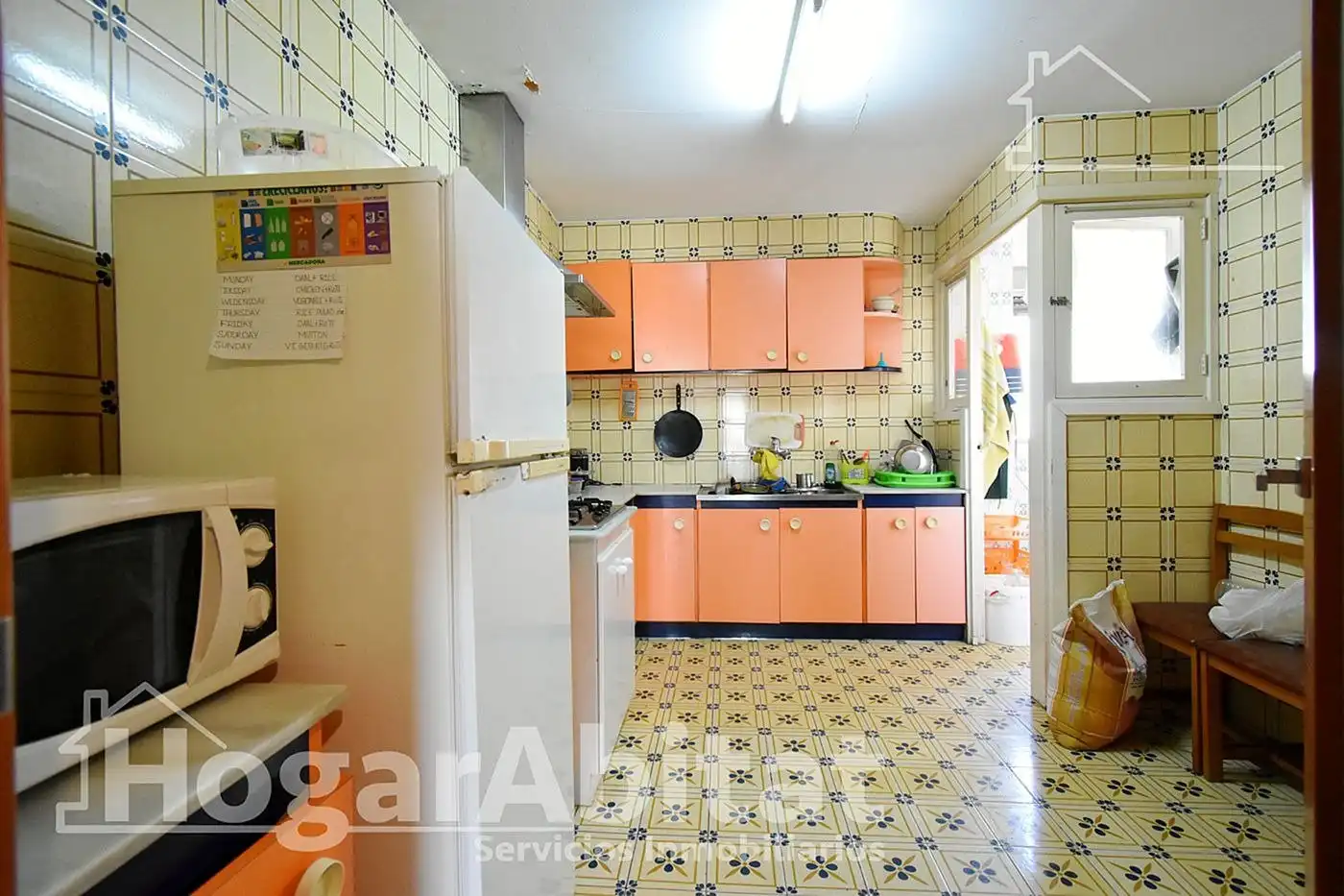 Küche von Wohnung zum Verkauf in Oliva mit Klimaanlage, Heizung und Terrasse