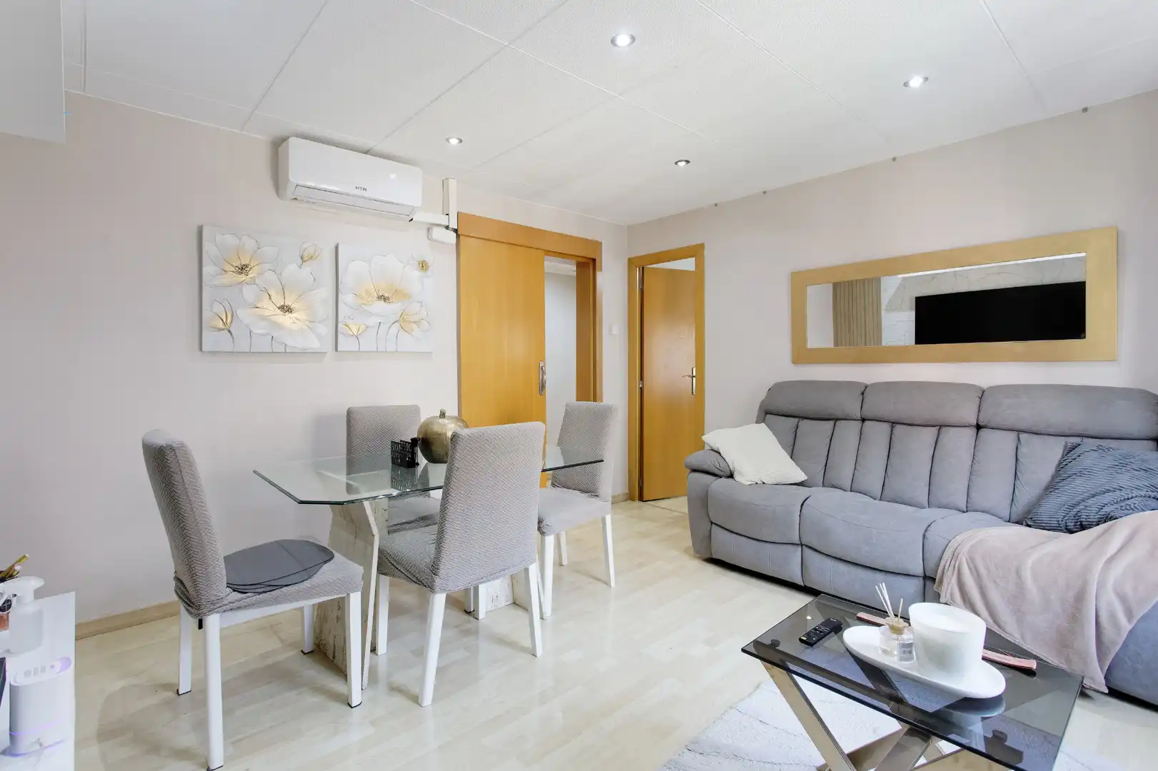 Living room of Flat for sale in L'Hospitalet de Llobregat