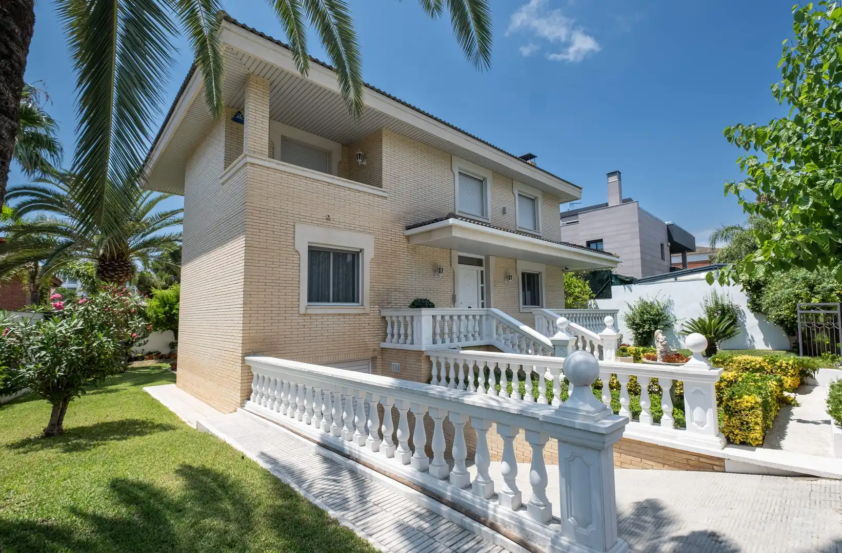 Vista exterior de Casa o xalet en venda en Salou amb Aire condicionat, Calefacció i Jardí privat