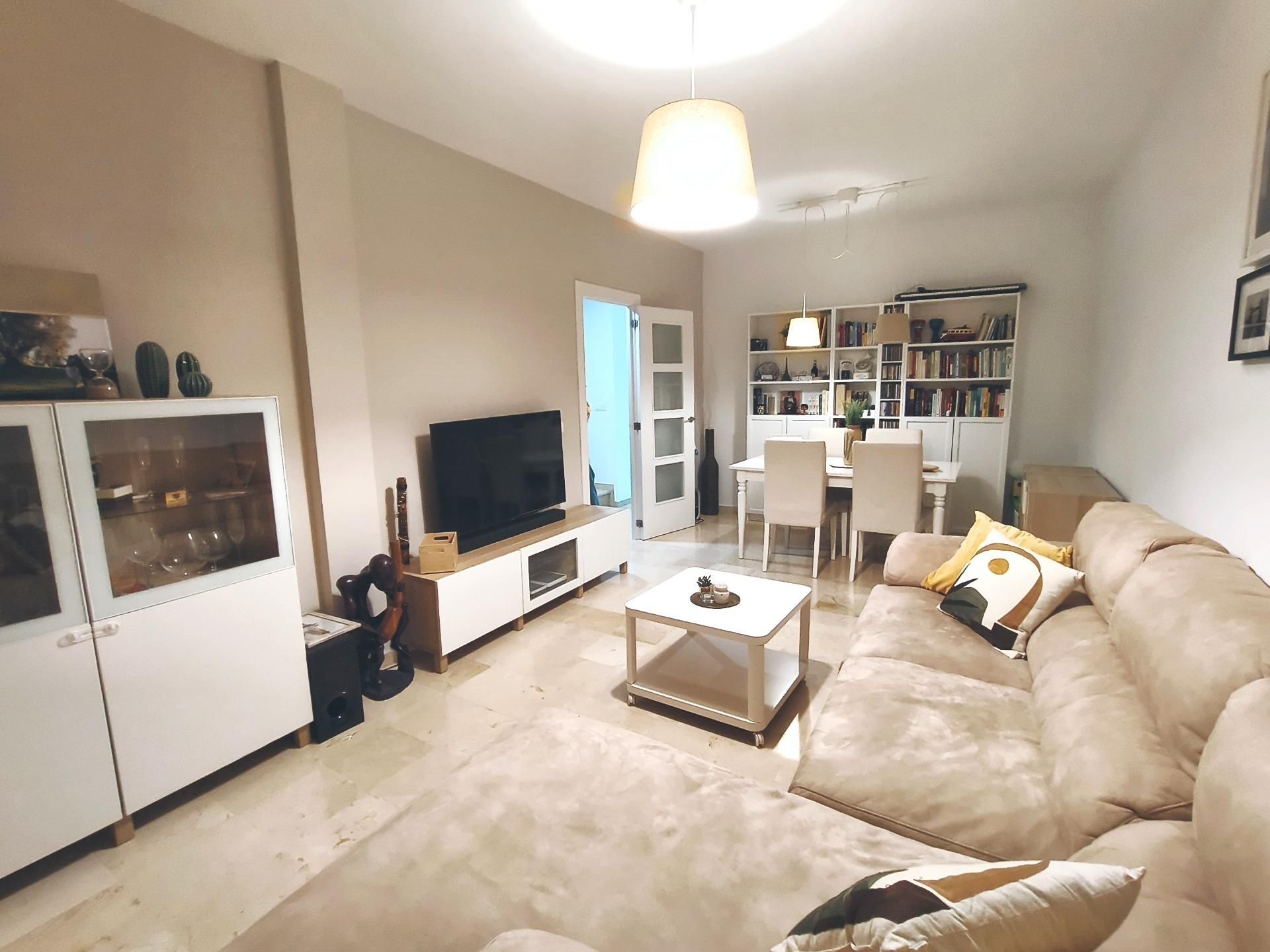 Sala d'estar de Casa adosada en venda en Jerez de la Frontera amb Terrassa i Traster