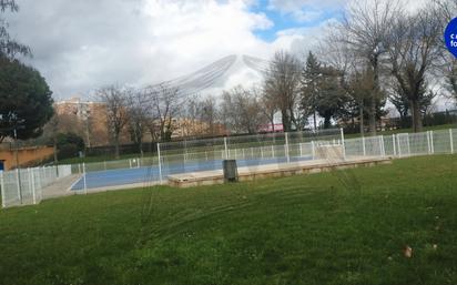 Swimming pool of Flat for sale in Fuenlabrada  with Air Conditioner, Heating and Parquet flooring
