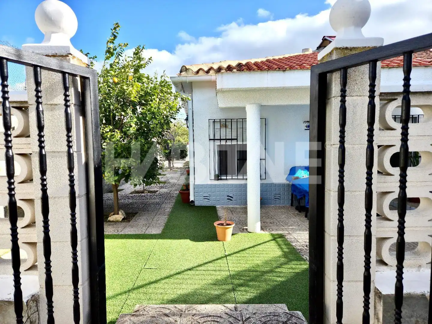 Vista exterior de Casa o chalet en venta en Alborache con Terraza, Trastero y Piscina