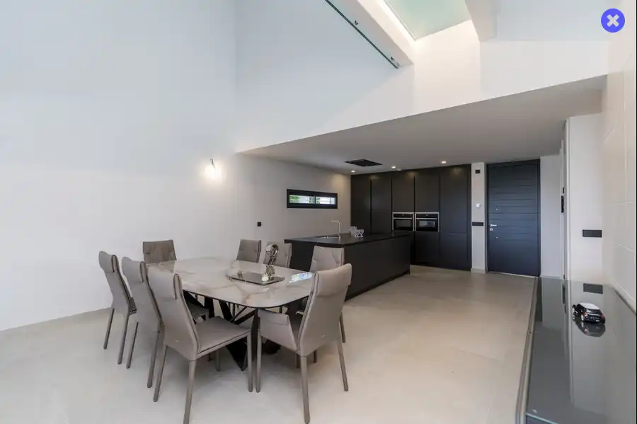 Comedor de Casa adosada de alquiler en Estepona con Aire acondicionado, Jardín privado y Terraza