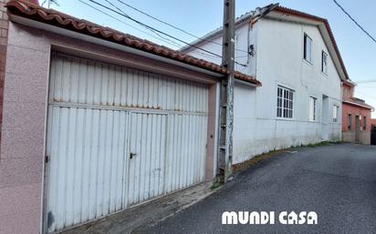 Exterior view of House or chalet for sale in A Pobra do Caramiñal  with Heating, Terrace and Storage room