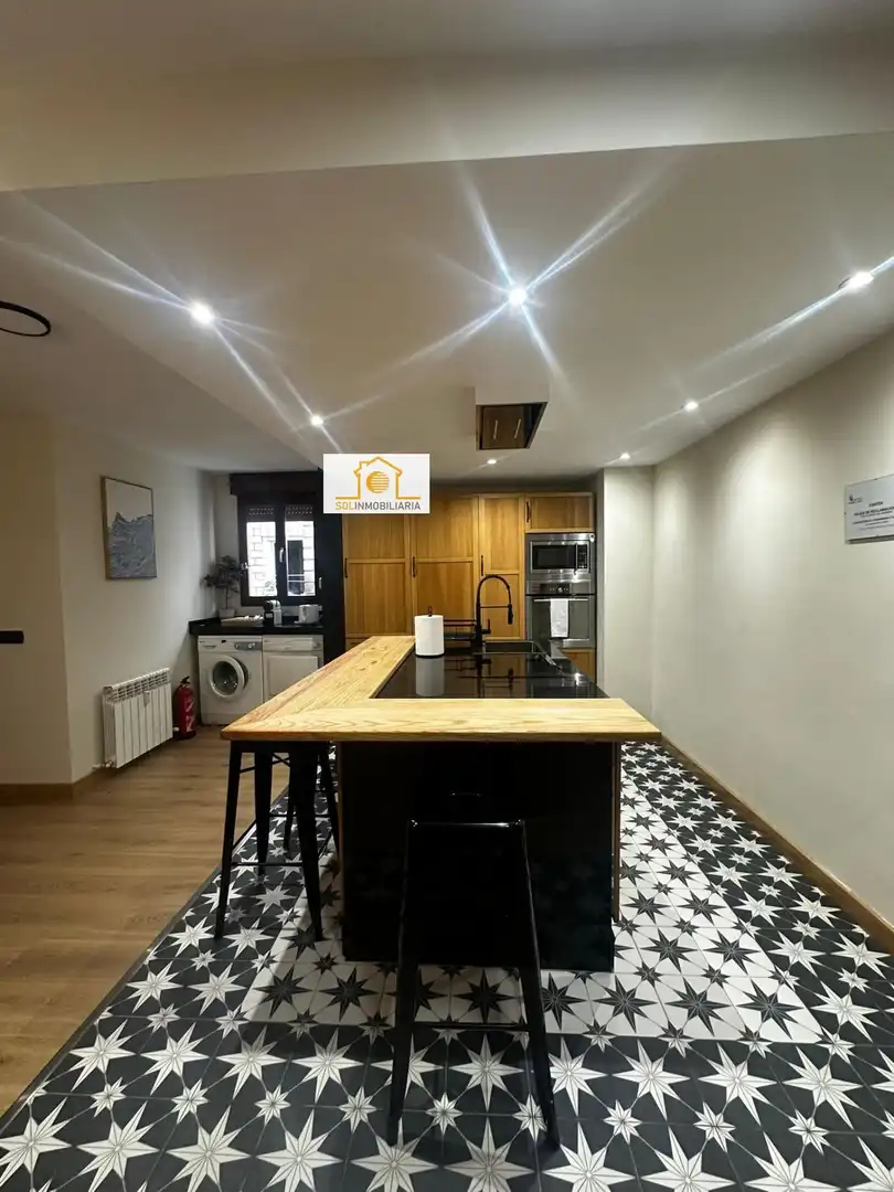Cuina de Pis en venda en León Capital  amb Calefacció, Parquet i TV
