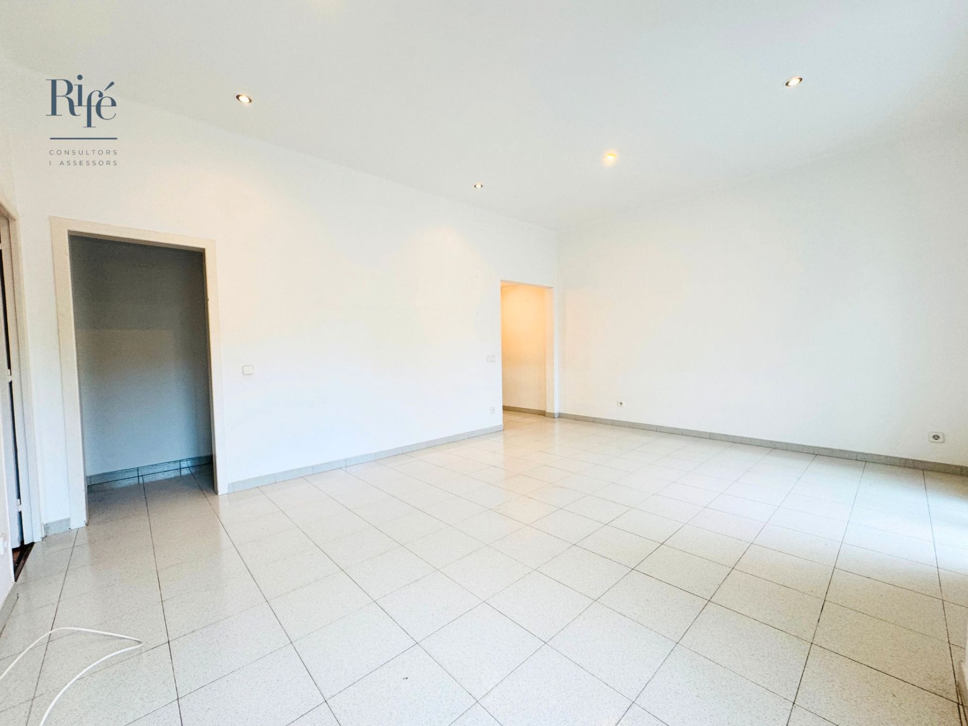 Exterior view of Flat for sale in  Barcelona Capital  with Oven, Balcony and Alarm