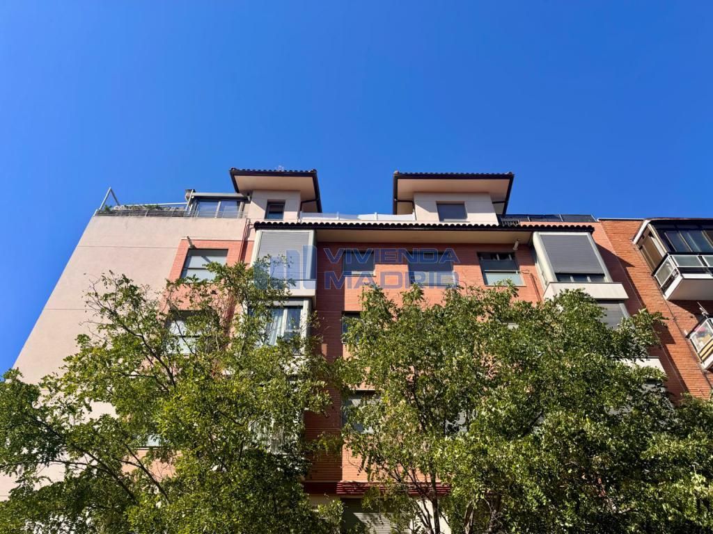 Exterior view of Flat for sale in  Madrid Capital  with Heating, Parquet flooring and Terrace