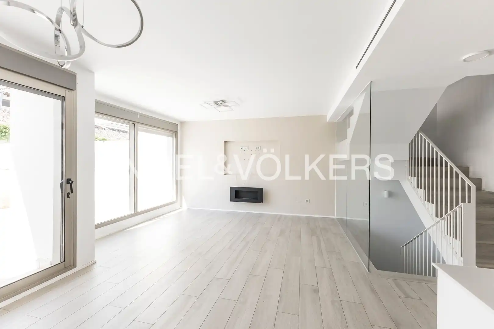Sala de estar de Casa adosada en venta en Tres Cantos con Aire acondicionado, Calefacción y Jardín privado