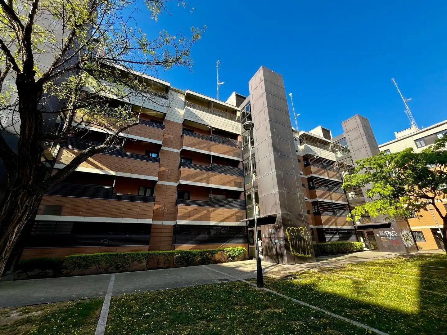 Exterior view of Flat for sale in Zaragoza  with Furnished