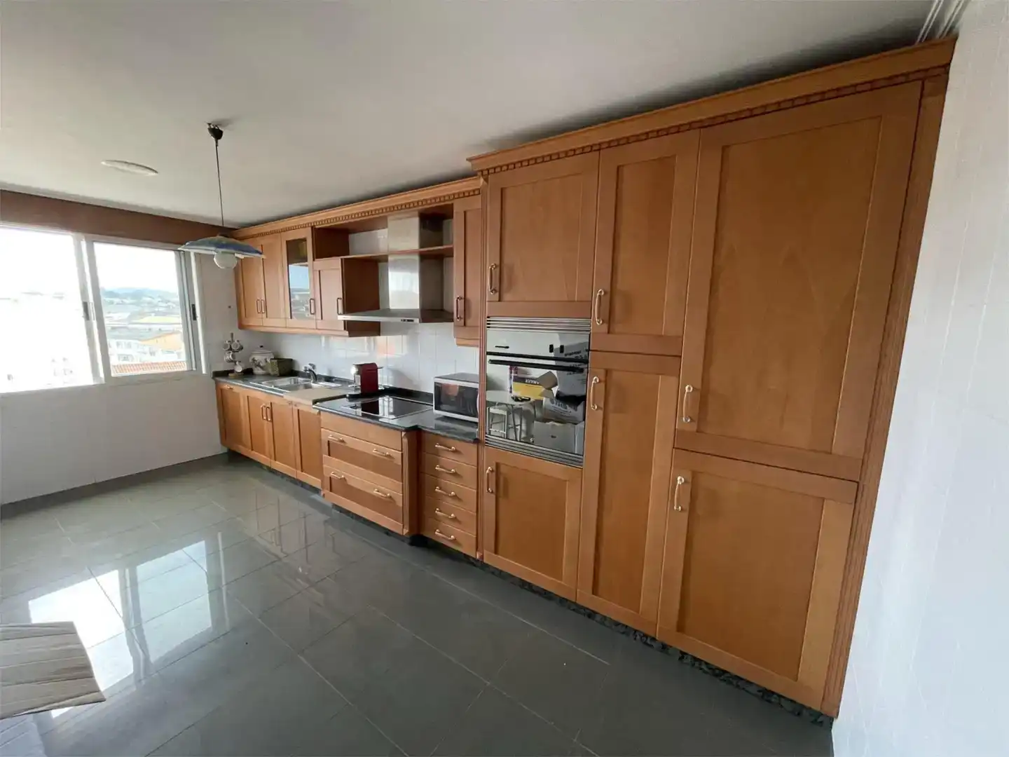Cuina de Pis de lloguer en Ferrol amb Parquet, Moblat i Forn