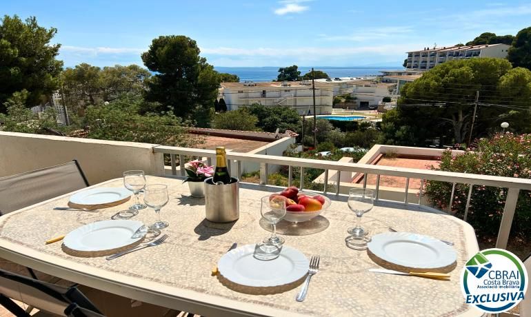 Exterior view of Flat for sale in Roses  with Terrace, Storage room and Furnished
