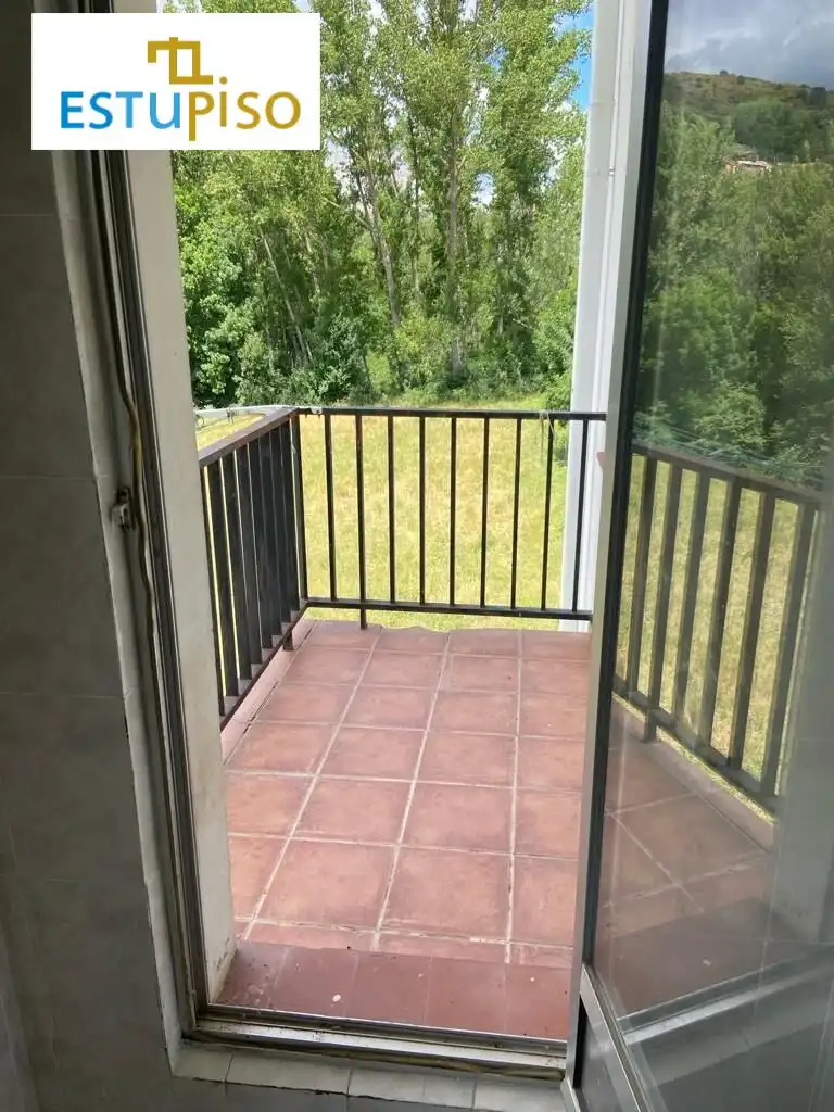 Terrasse von Geschaftsraum zum Verkauf in Matallana de Torío mit Möbliert