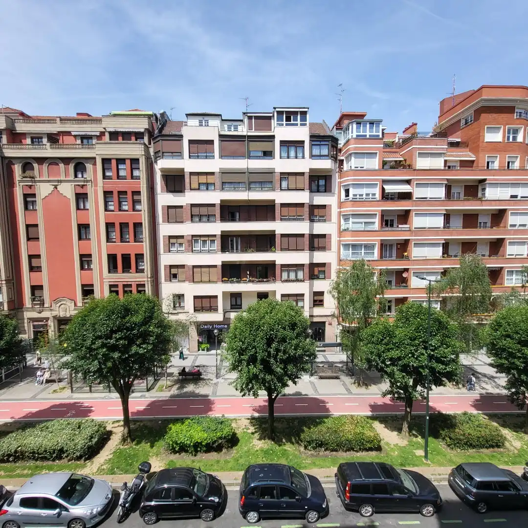 Vista exterior de Piso en venta en Bilbao  con Calefacción y Trastero