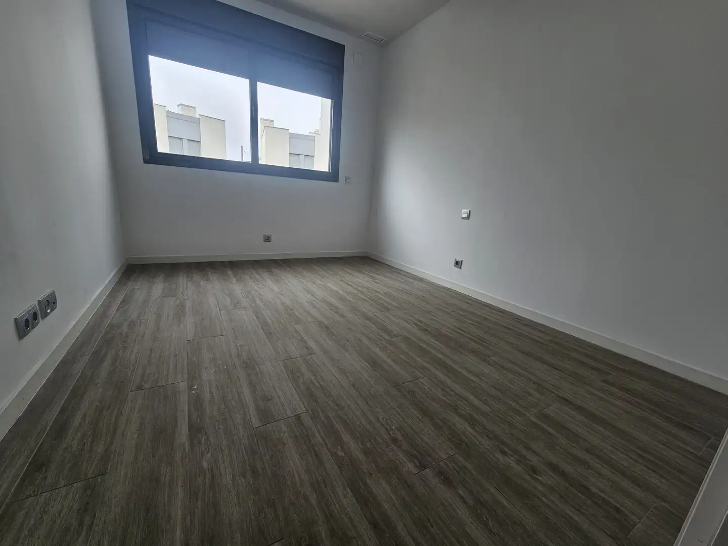 Habitación de Casa adosada de alquiler en Estepona con Aire acondicionado, Terraza y Piscina