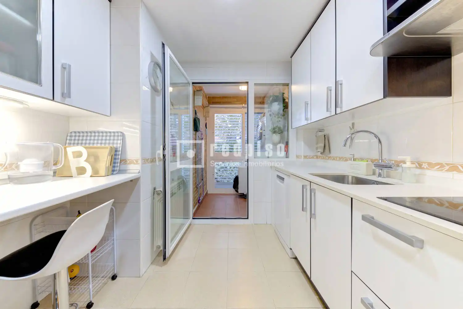 Küche von Wohnung zum Verkauf in Boadilla del Monte mit Klimaanlage, Heizung und Privatgarten