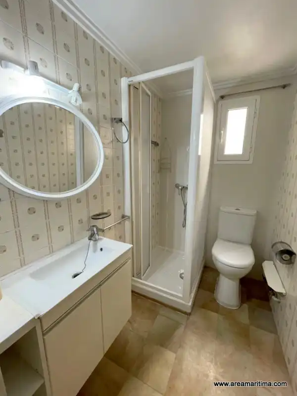 Baño de Apartamento en venta en Valencia con Amueblado, Horno y Lavadora