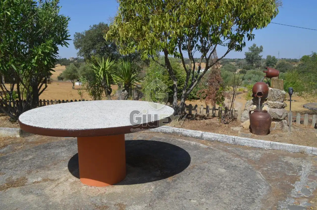 Jardín de Casa o chalet en venta en Arroyo de la Luz con Calefacción, Jardín privado y Amueblado