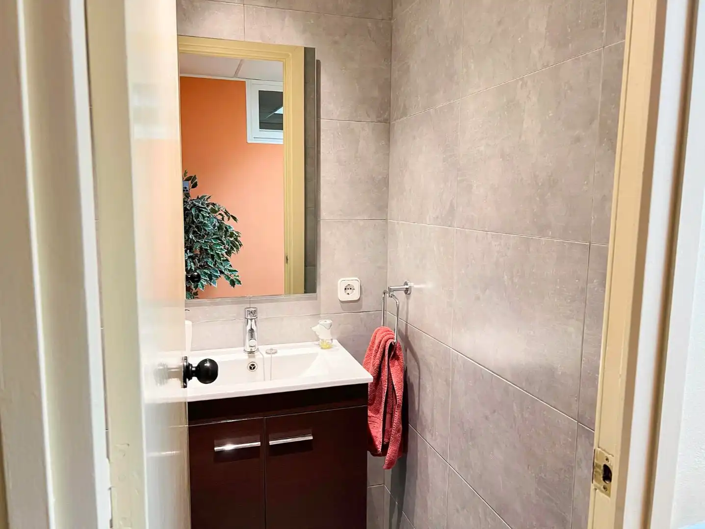 Baño de Oficina en venta en Barcelona con Aire acondicionado, Amueblado y Internet