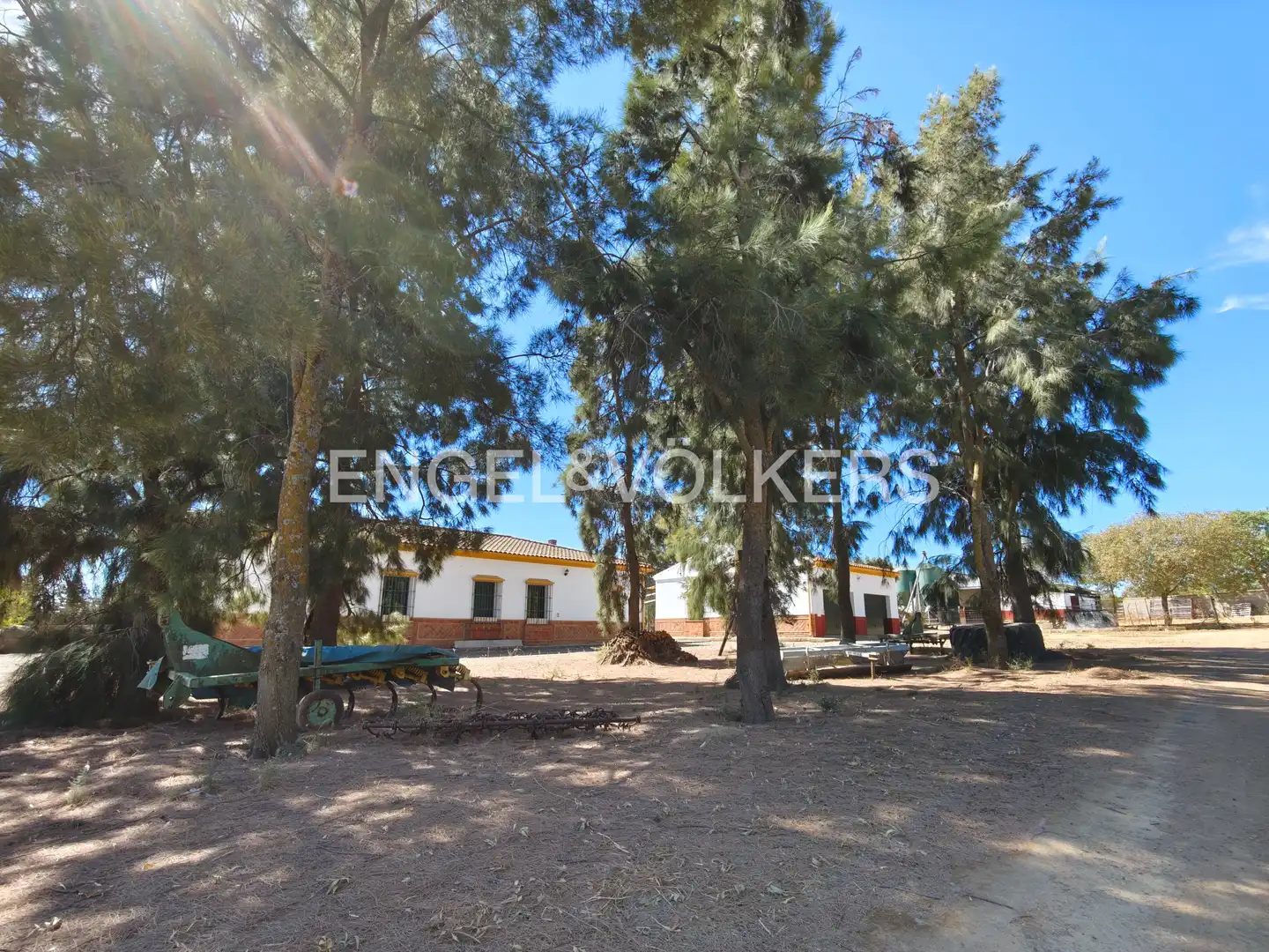 Vista exterior de Finca rústica en venta en Llerena con Calefacción, Jardín privado y Trastero