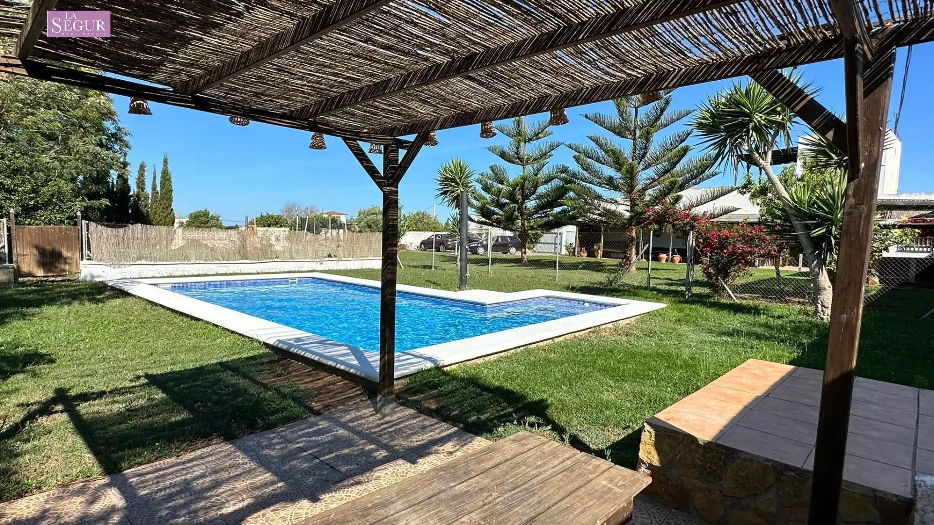 Piscina de Casa o chalet en venta en Conil de la Frontera con Aire acondicionado, Jardín privado y Terraza