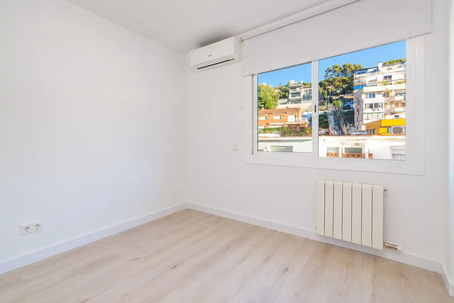 Schlafzimmer von Haus oder Chalet zur Miete in Castelldefels mit Klimaanlage, Heizung und Privatgarten