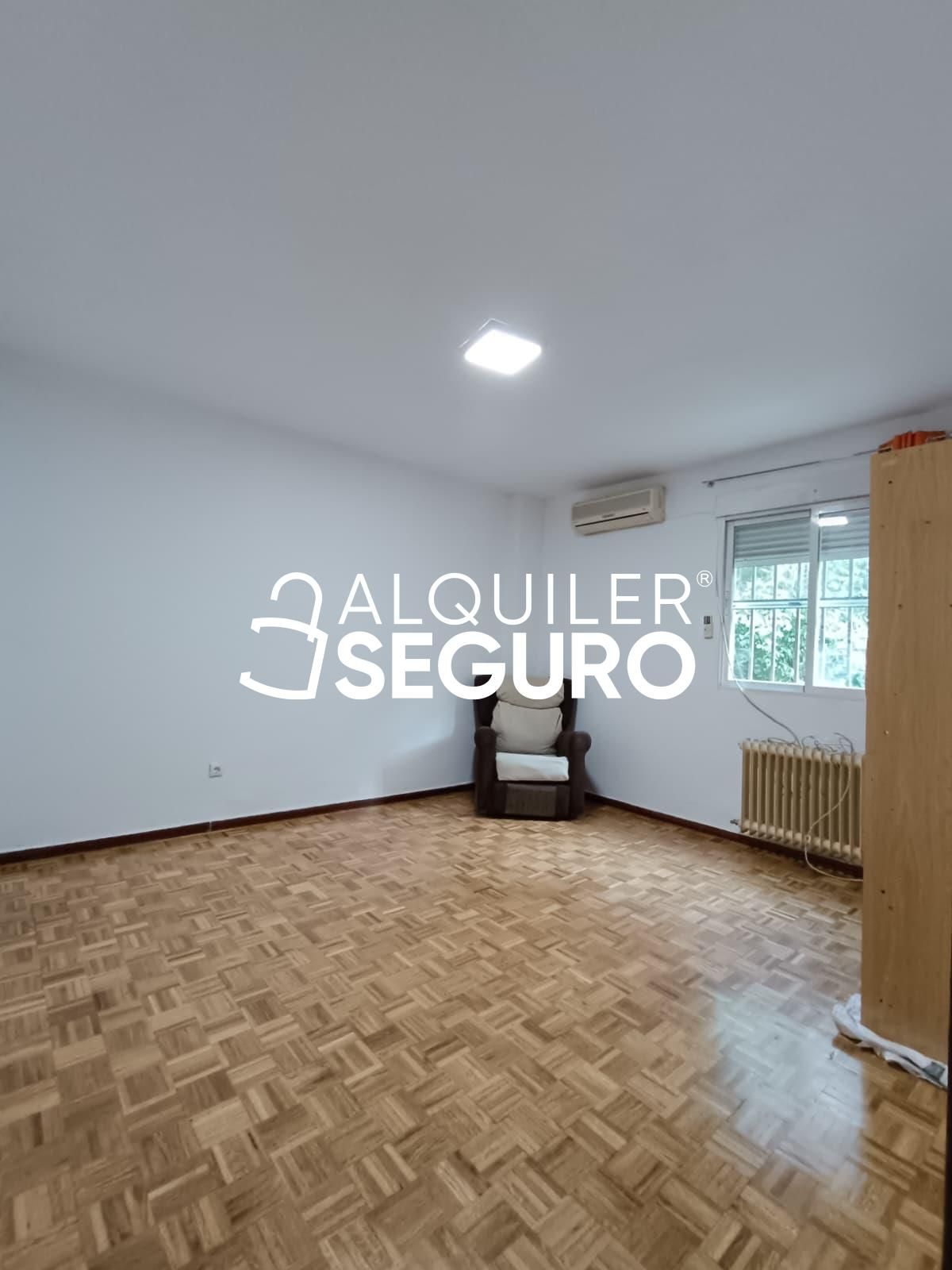Bedroom of Flat to rent in  Madrid Capital  with Air Conditioner and Heating