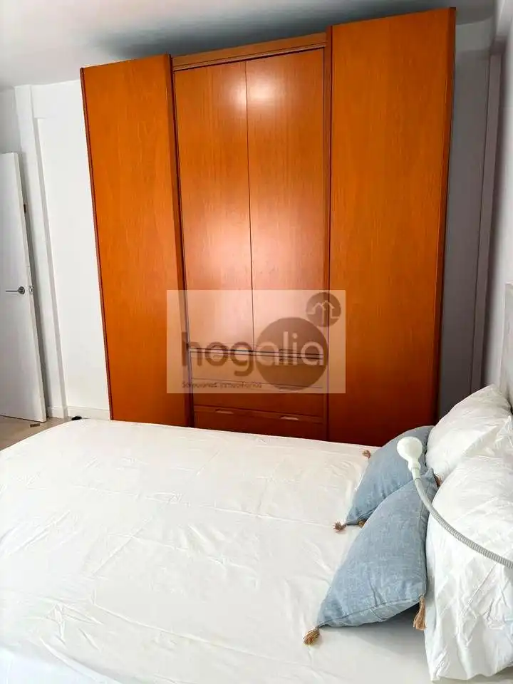 Bedroom of Flat for rent in Sevilla  with Air Conditioner, Furnished and Balcony