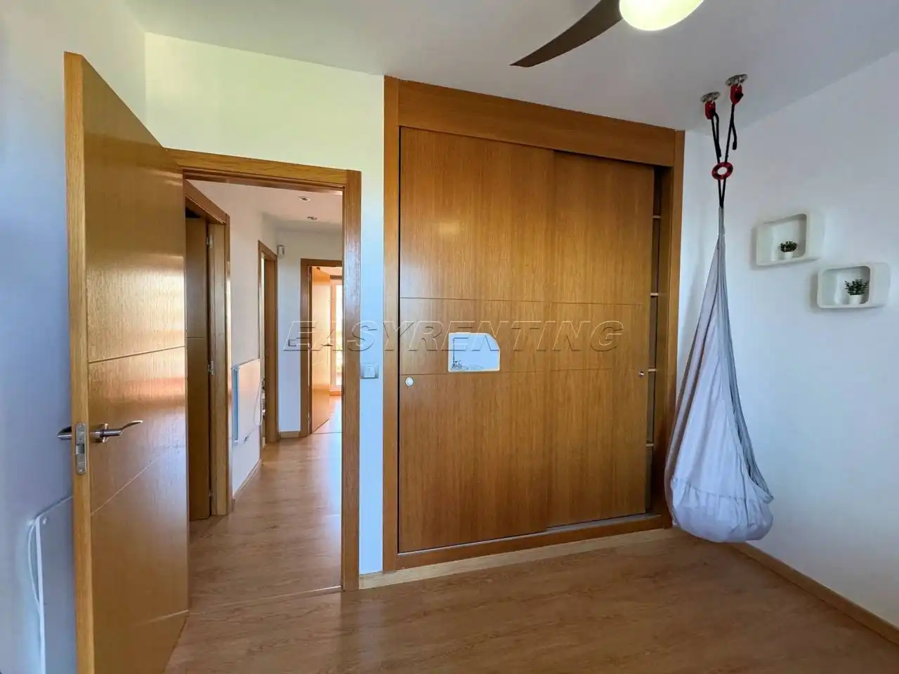Casa adosada de lloguer en La Línea de la Concepción amb Terrassa, Moblat i Piscina comunitària