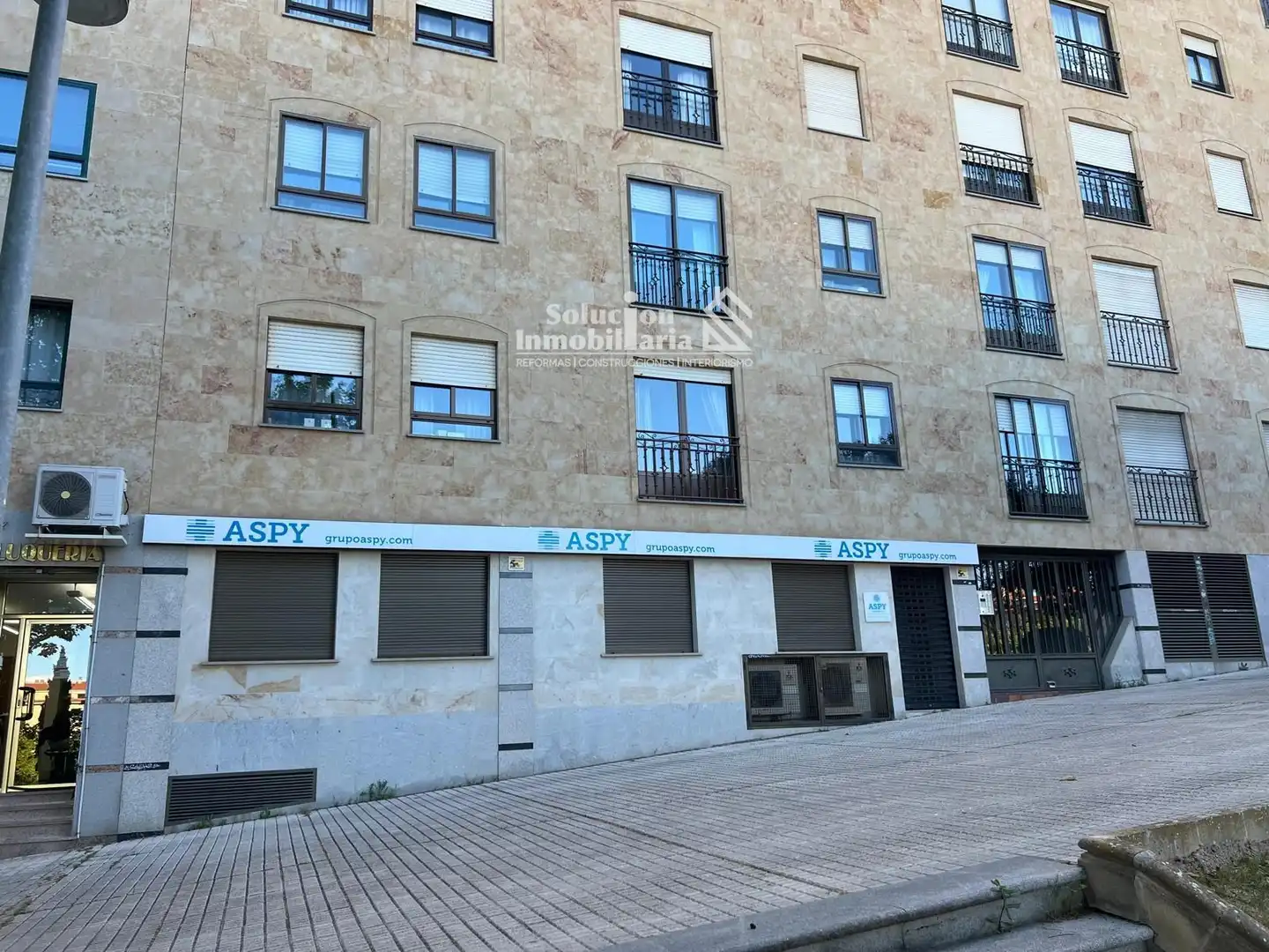 Außenansicht von Geschaftsraum zur Miete in Salamanca mit Klimaanlage