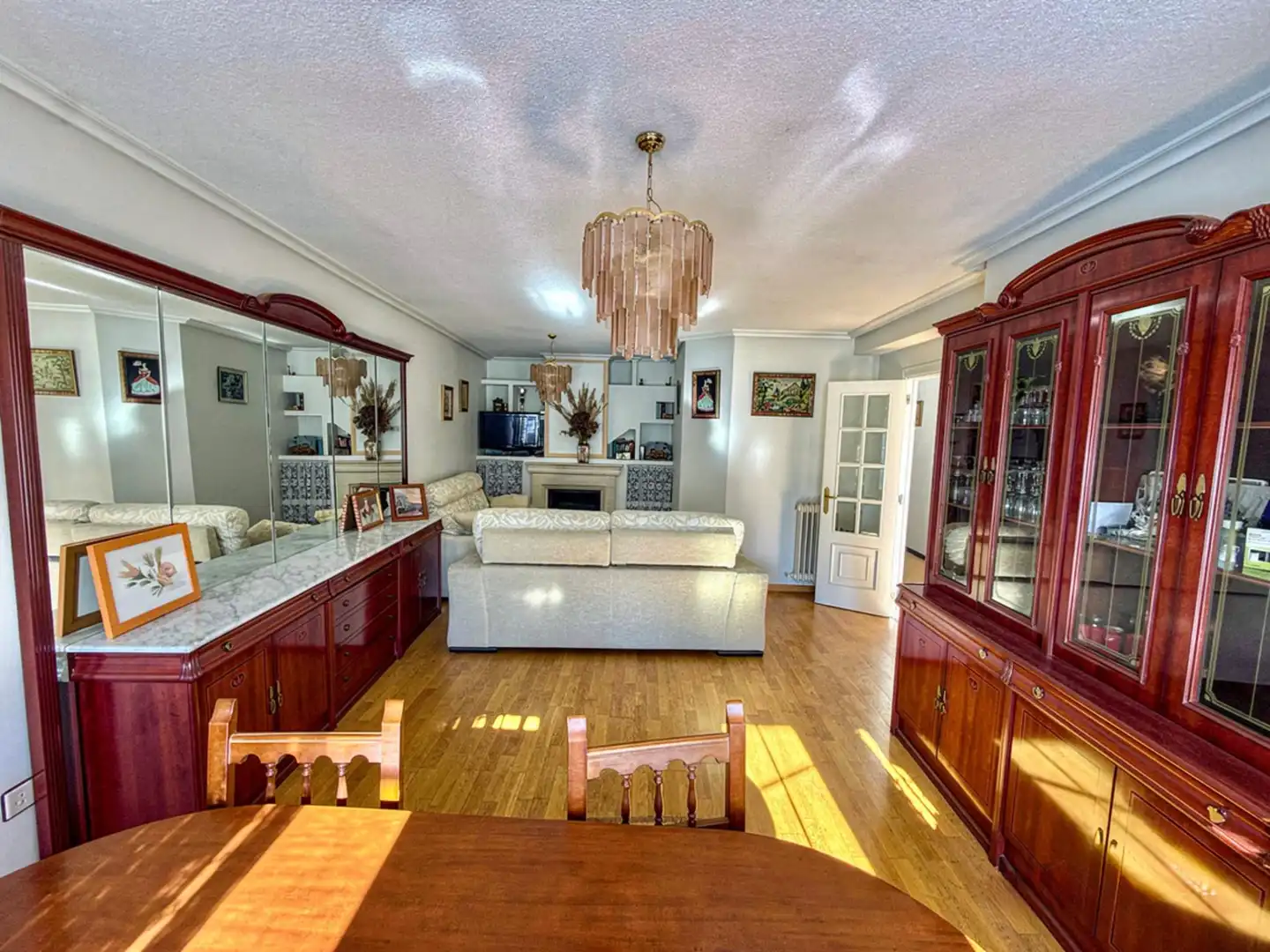 Sala de estar de Casa adosada en venta en San Andrés del Rabanedo con Calefacción, Jardín privado y Parquet